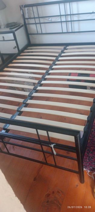 Cama de casal em ferro e bom estado