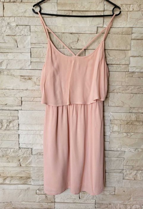 krótka sukienka na ramiączkach Even & Odd