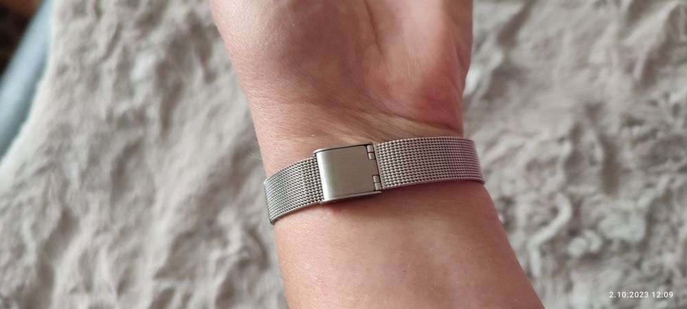 Śliczny srebrny zegarek damski