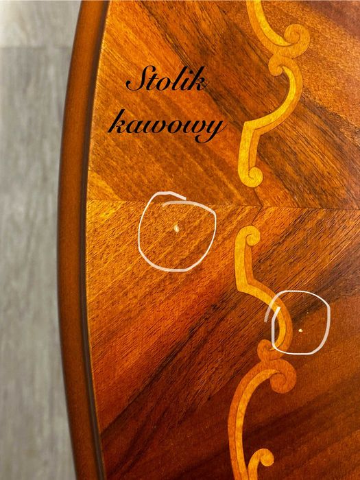 Stół, mały stolik i 10 krzeseł.