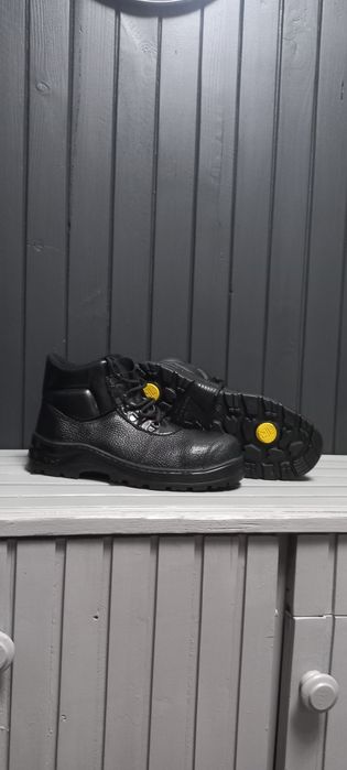 Nowe buty bezpieczne BHP 42