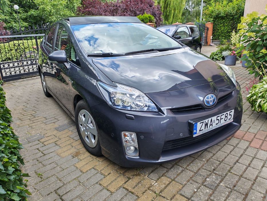 TOYOTA PRIUS full opcja, bateria słoneczna, skóry, radar, nawigacja, led, automatyczne parkowanie