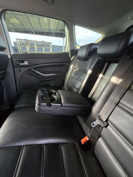 Автомобіль FORD KUGA