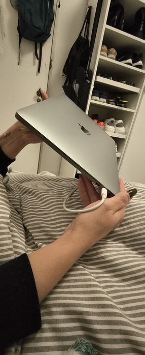 MacBook Pro 13"  Core i5 8gb de RAM  256gb