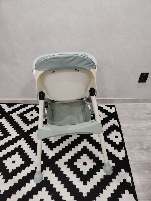 Стільчик для годування