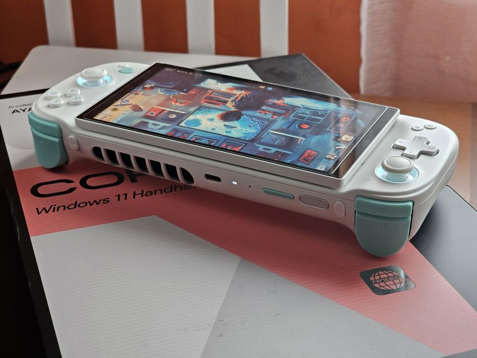 Antec Core HS - 8840U - 16GB - 512GB - Slide64740900595457123