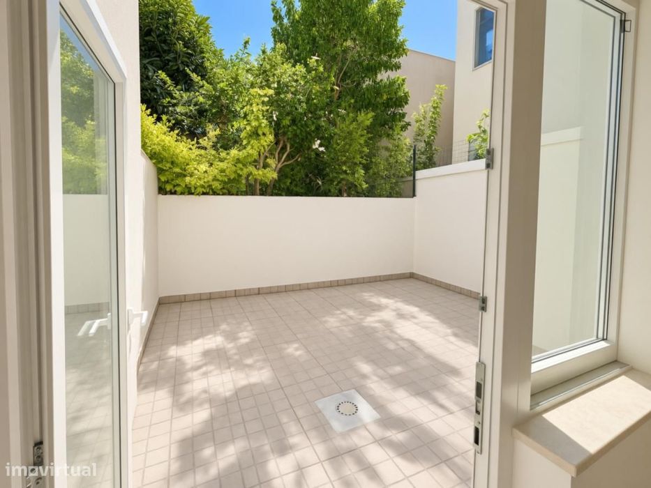 Quarto - localizado em Campolide Lisbon