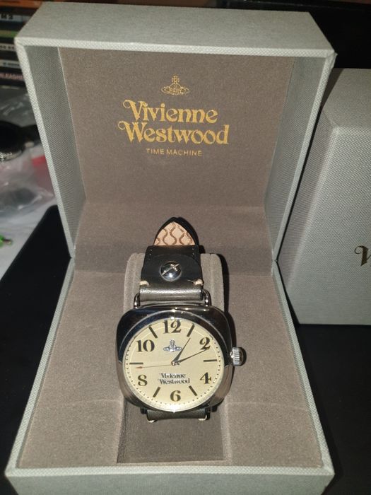 Продам часы Vivienne Westwood