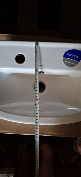 Умывальник Cersanit.
