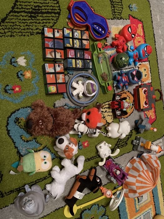 Іграшки з happy meal