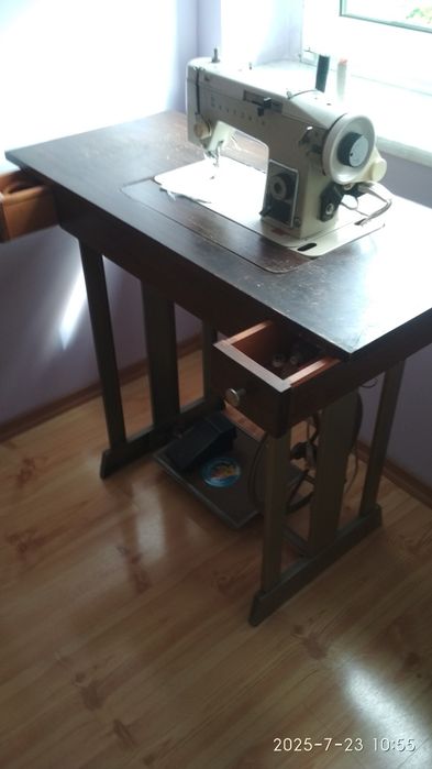 Stół do maszyny do szycia