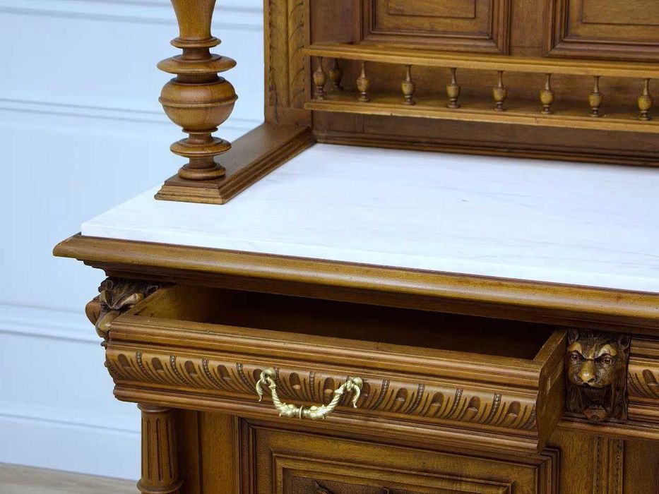 Антикварний поставець у стилі Неоренесанс