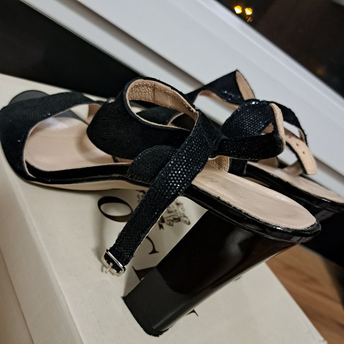 Sandały błyszczące