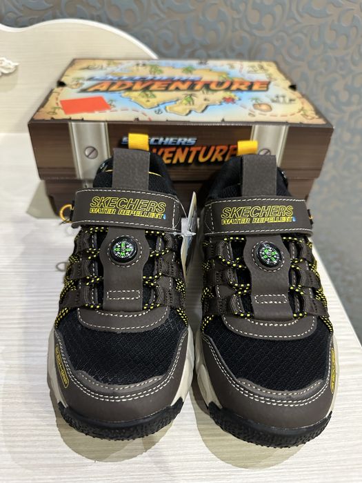 Кросівки демісезонні р 30-35 Skechers water repellent