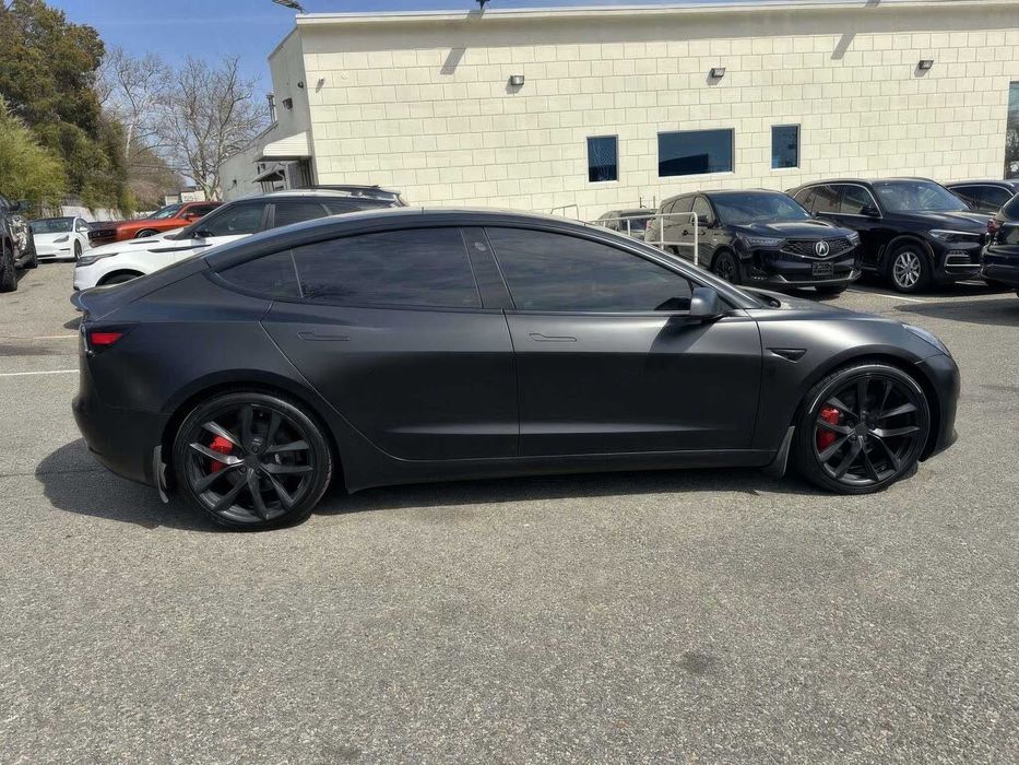 Tesla Model 3 Long Range      2023