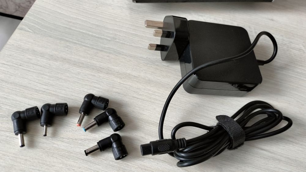 Універсальний зарядний пристрій для Ноутбука