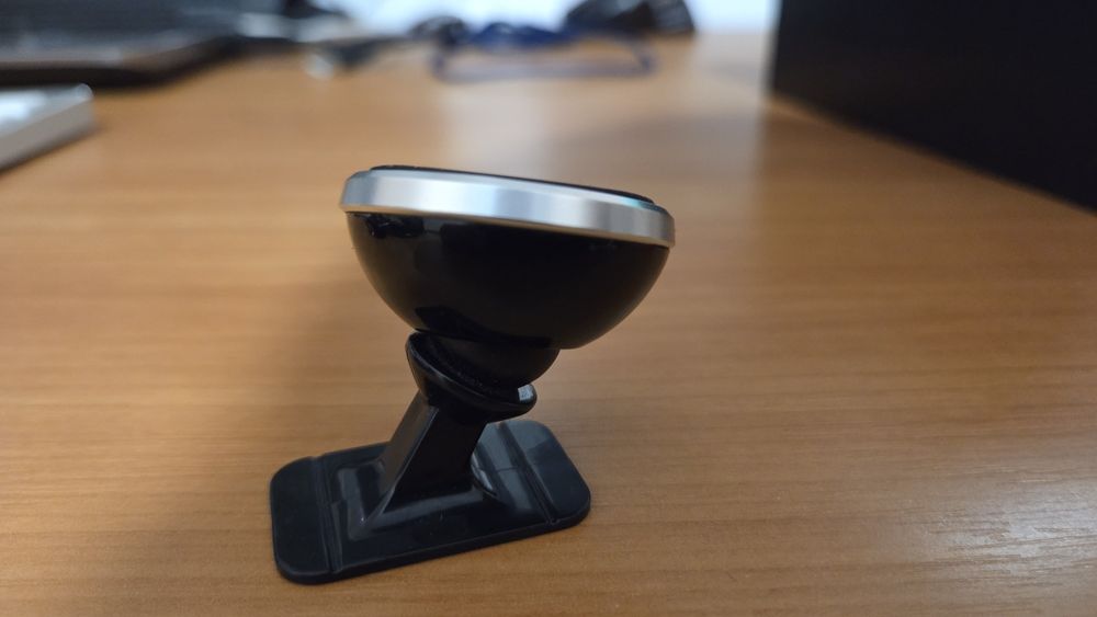 Тримач для телефону в авто