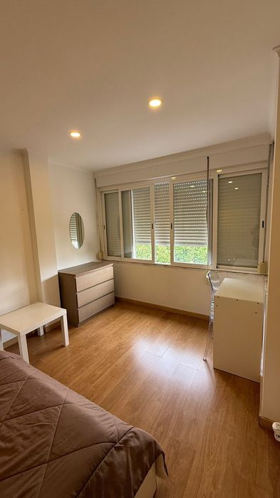 Alugo quarto no Cacém.