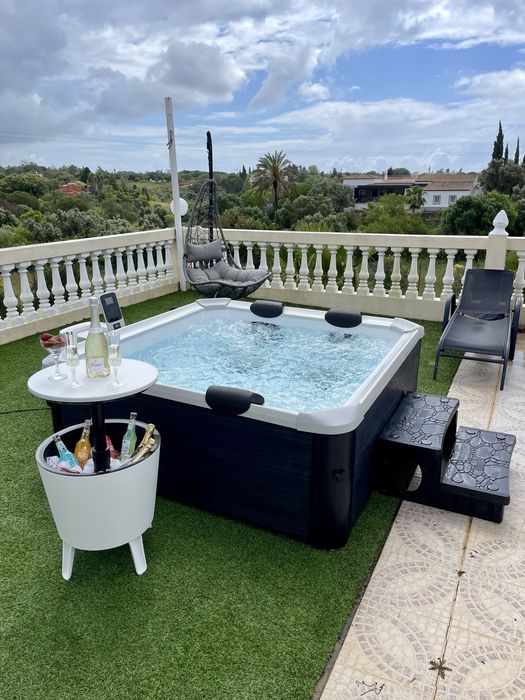 Jacuzzi/ Hot Tub  - Novos