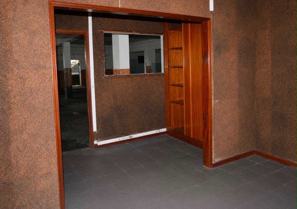 Armazém 1.500m com licença industrial