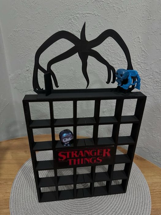 Поличка для фігурок з Stranger Things "Дивні Дива"