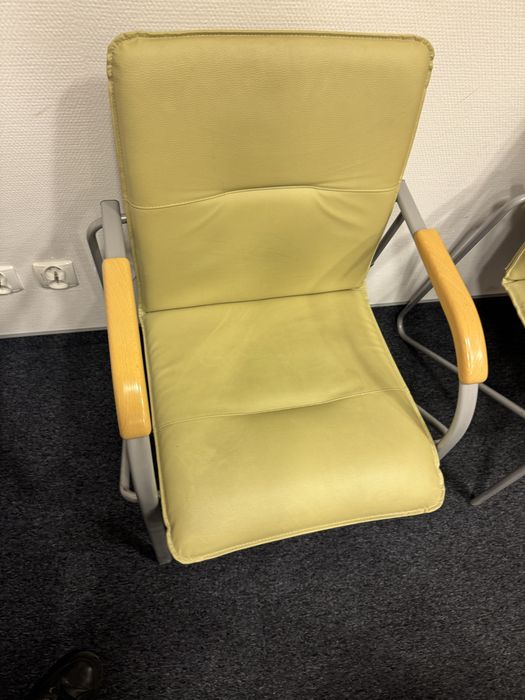 Fotele konferencyjne kolor OLIWKOWY , uzywane i poleasingowe