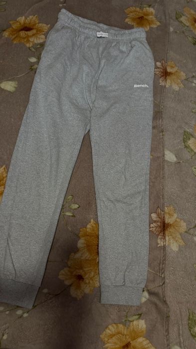 Спортивний одяг.  Bench