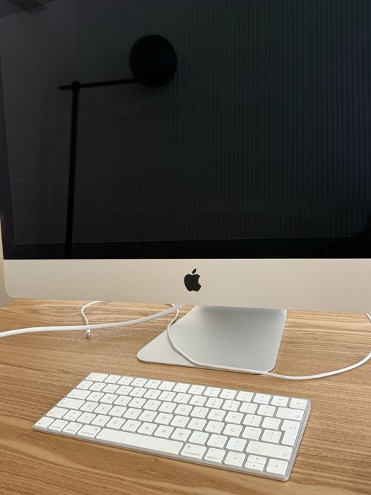 iMac 27” Retina 5K (2020) — Excelente Estado