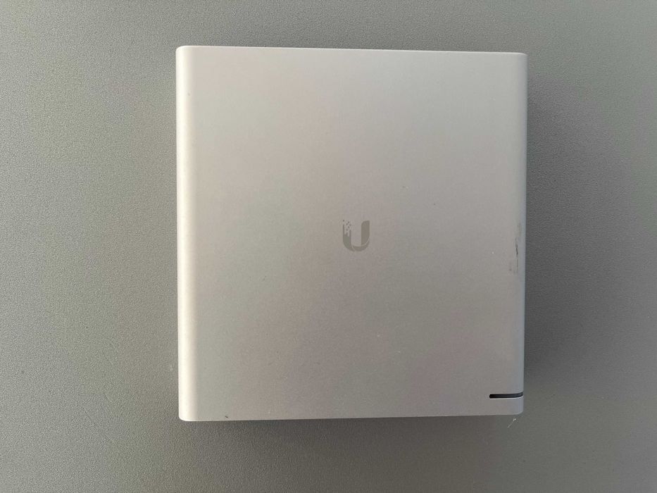 Контроллер Ubiquiti UniFi Cloud Key Gen2 Plus (UCK-G2-PLUS)