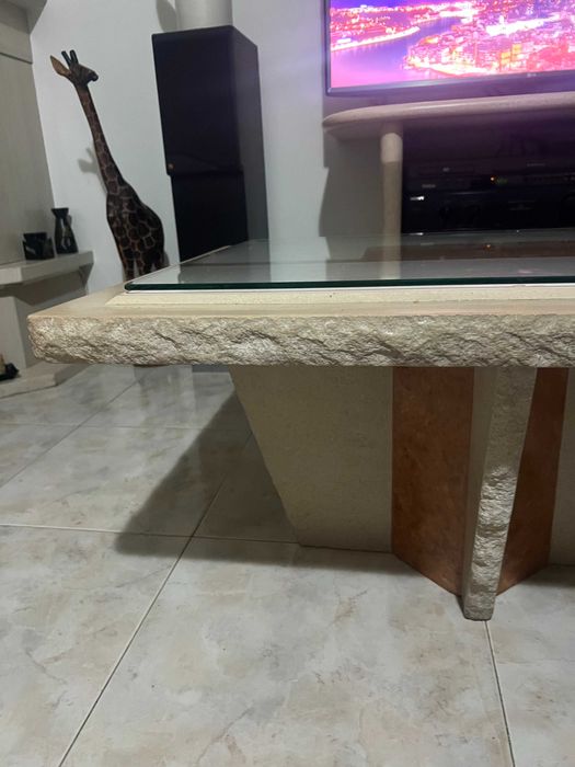 Mesa de centro em pedra