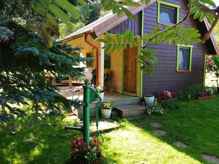 Domek na Kaszubach z balią/jacuzzi nad jeziorem bez sąsiadów.