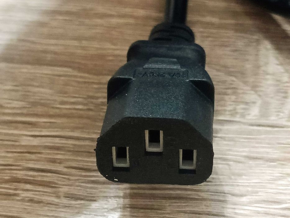 Kabel zasilający C13 do komputera PC monitora itp.