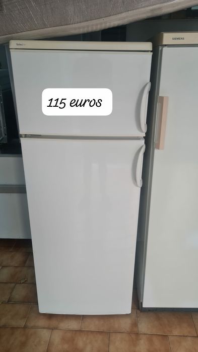 Varios frigoríficos em stock