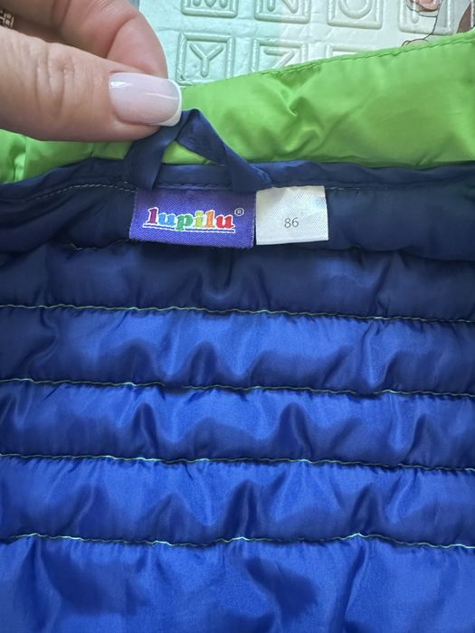 Продам куртку весна 100 грамовка
