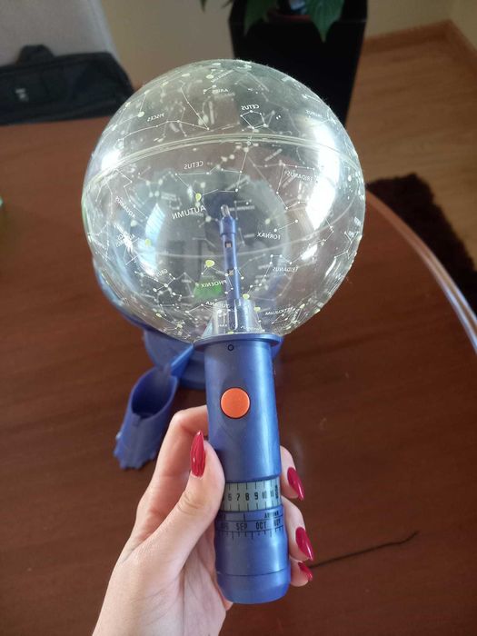 Brinquedo de planetário - projetor de estrelas e constelações