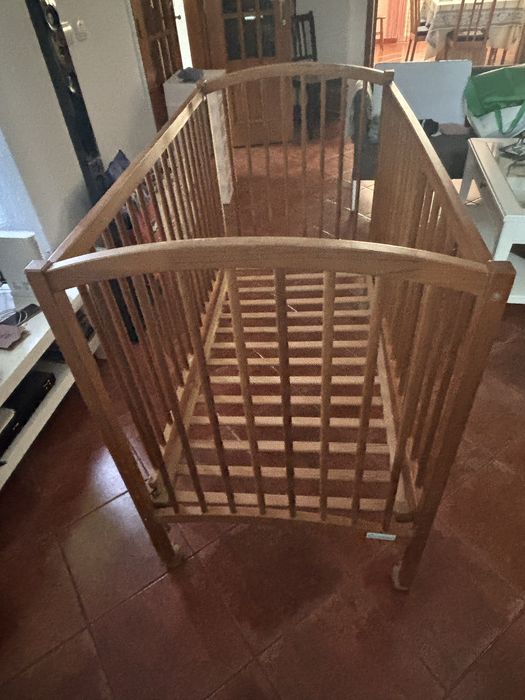 Cama  bebé + colchao , ler  descrição