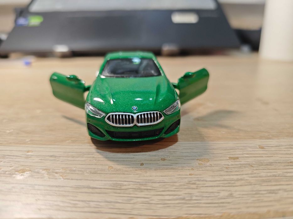 1/44 Miniatura BMW 8 series