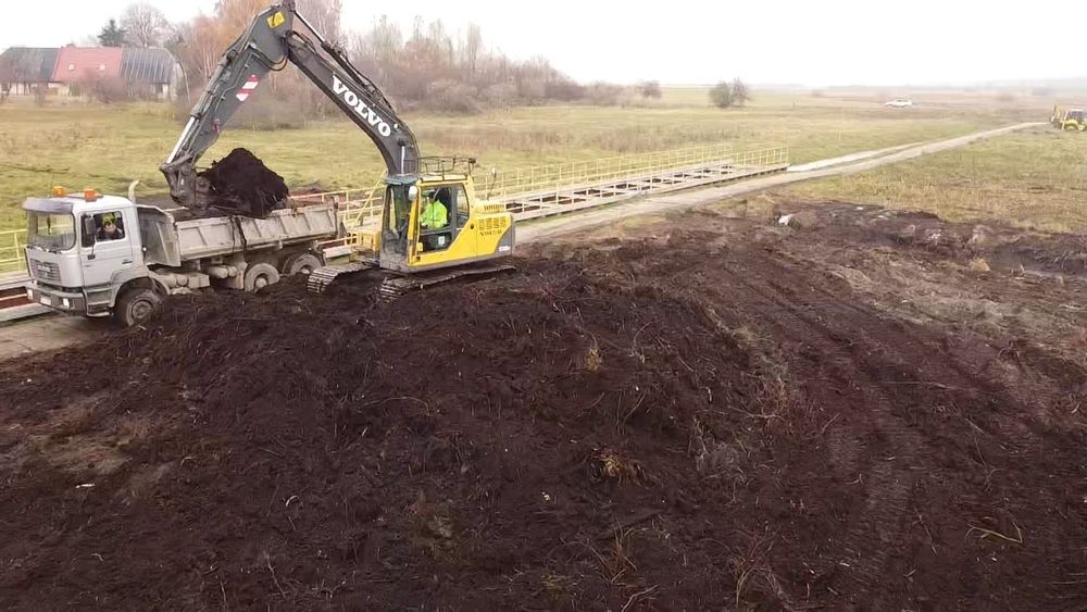 Roboty ziemne Koparko ładowarka wycinka wynajem prace ziemne melioracj