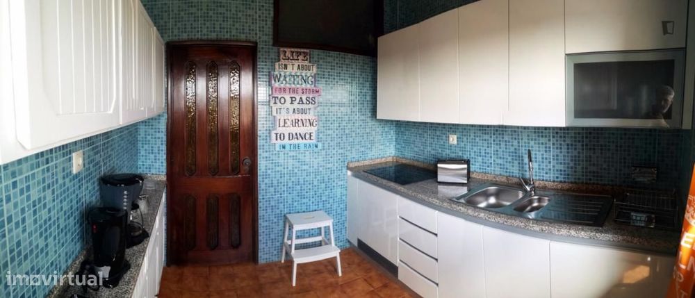 Quarto - localizado em Lordelo do Ouro Porto