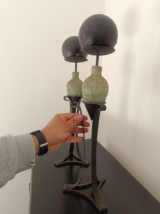 Castiçais com velas