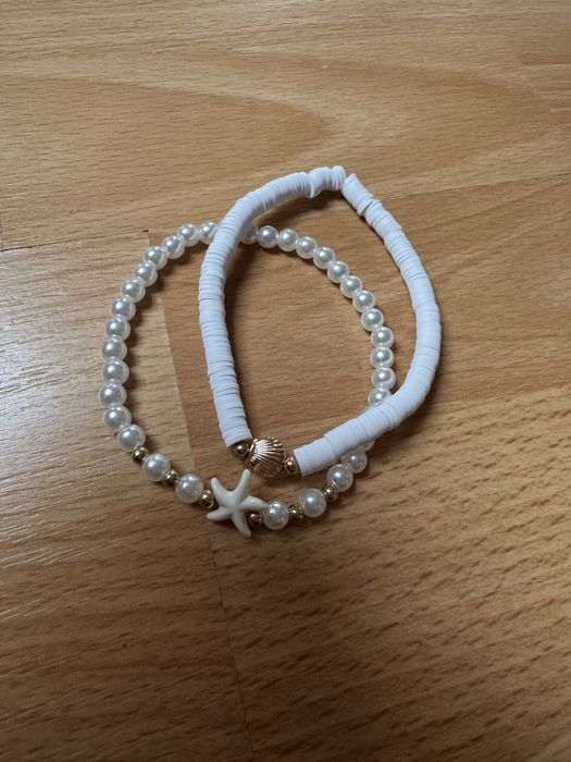 Delikatne bransoletki na kostkę