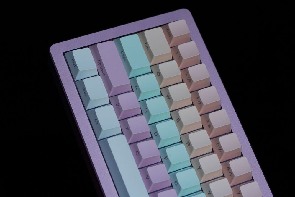 Игровая клавиатура YUNZII AL71 — механические переключатели и стильный