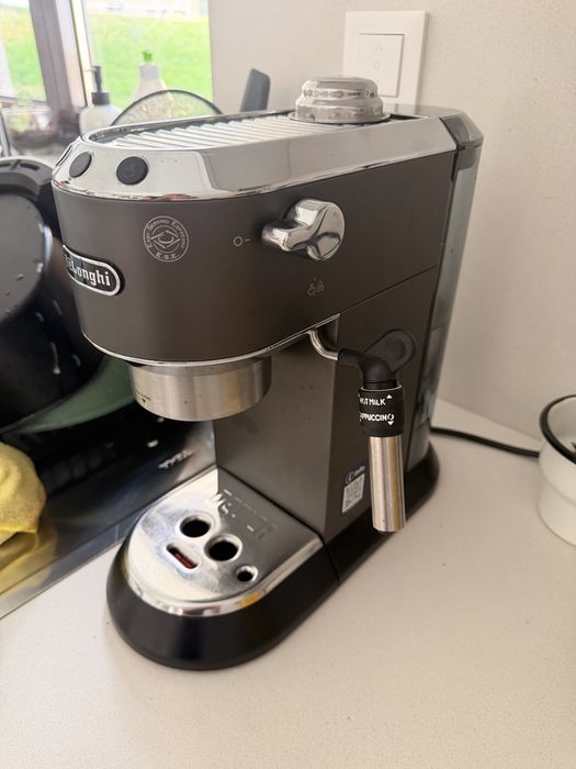 Maquina Café Delonghi Dedica + Moedor de grao