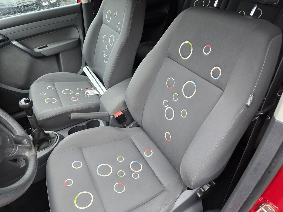 Vw caddy niski przebieg 7 osobowy rezerwacja