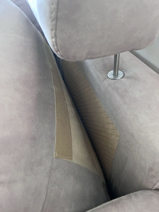 Sofa de veludo taupe rosa