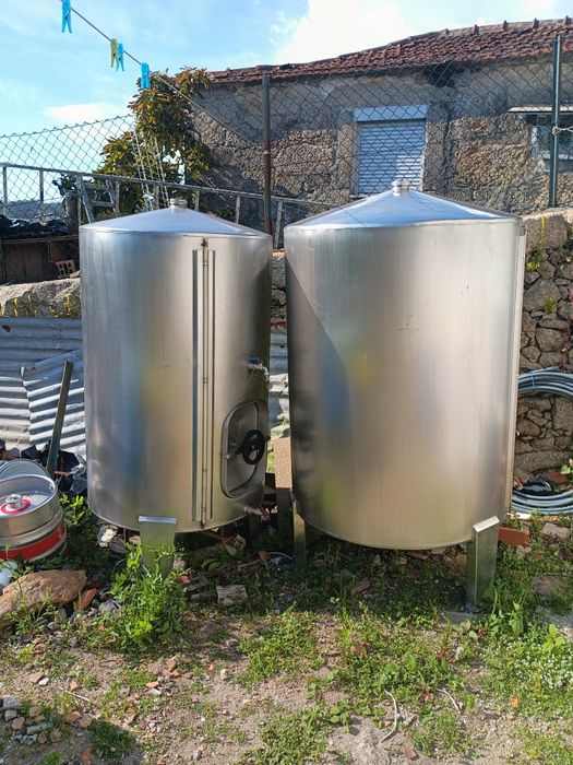 Cubas em inox para armazenamento de vinho, 750 e 1000 litros
750 litrros180€
1000 litros 200€