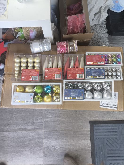 Новорічні іграшки, новорічна стрічка