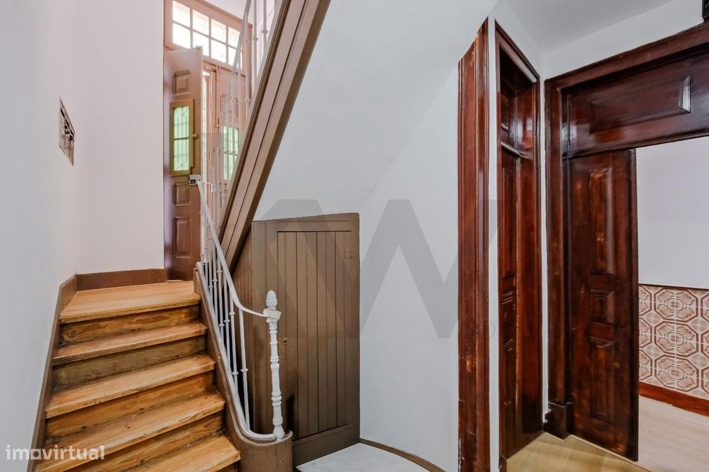 Apartamento T4 Remodelado com Terraço Privativo no Areeiro