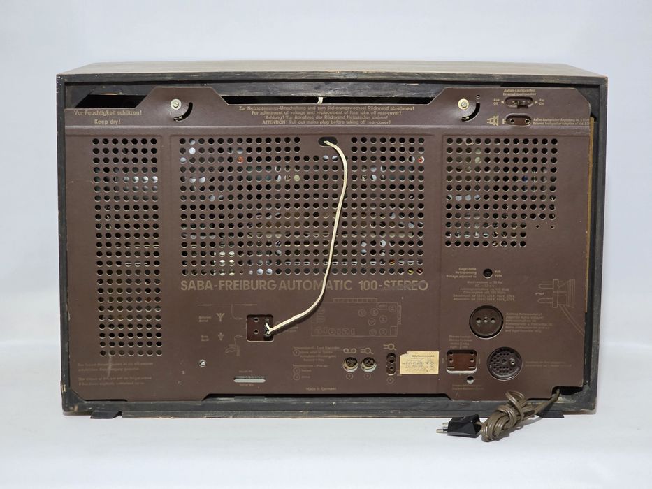 Rádio antigo reparado SABA