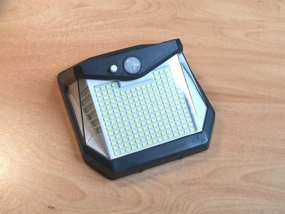 Foco Holofote LED Solar c/ Sensor Movimento **novo**